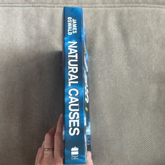 Natural Causes (An Inspector McLean Novel) - James Oswald. Softcover. Thriller. - Picture 9 of 11